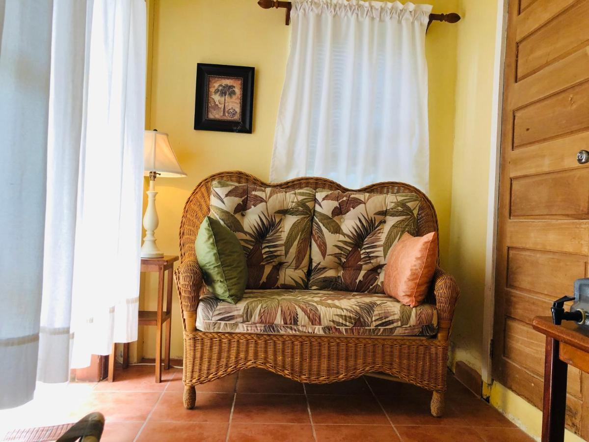 Coral Cove Inn Maya Beach エクステリア 写真