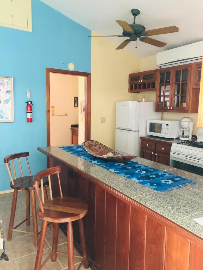 Coral Cove Inn Maya Beach エクステリア 写真