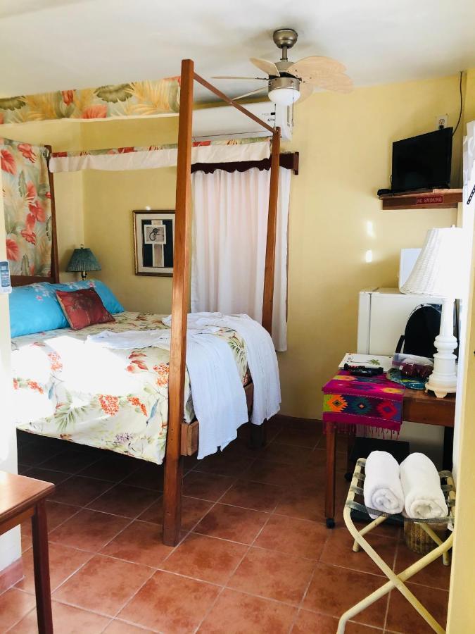 Coral Cove Inn Maya Beach エクステリア 写真