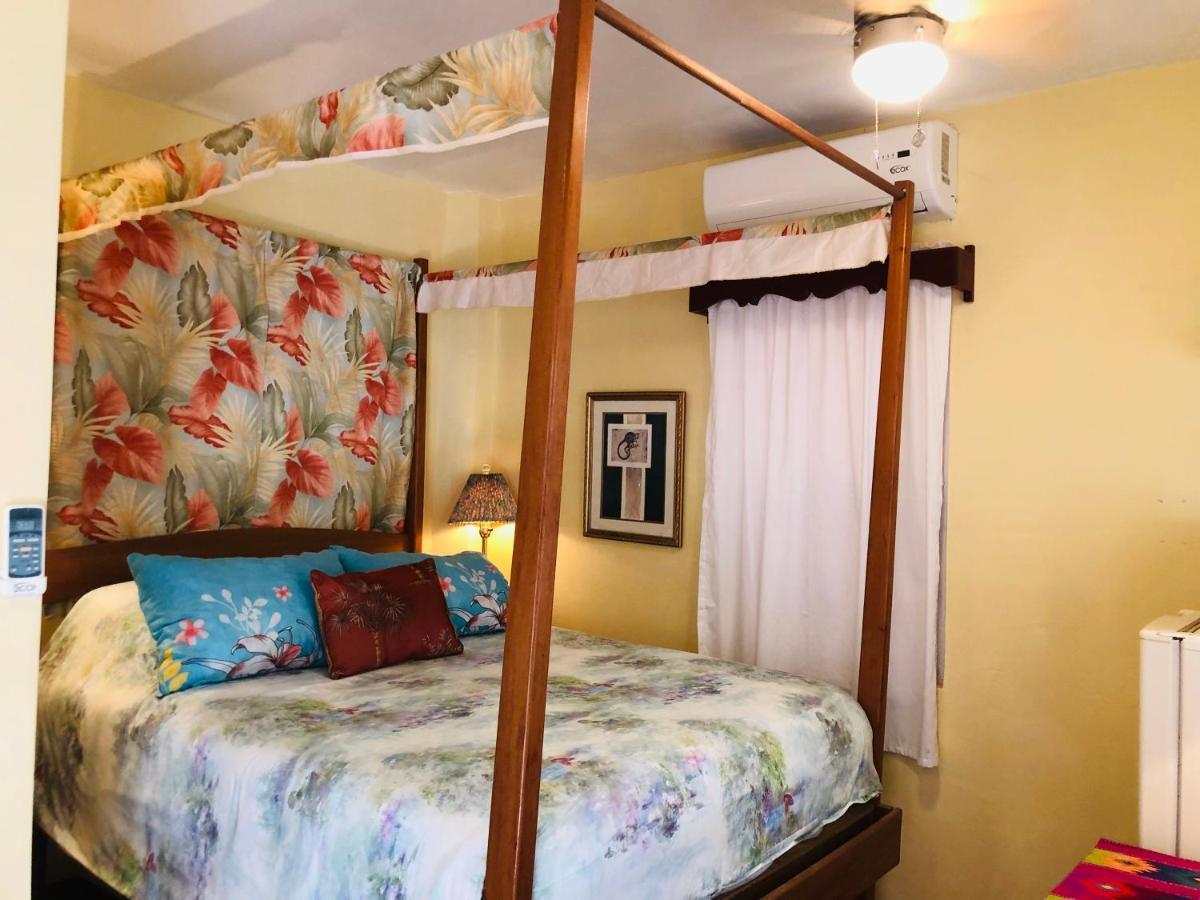 Coral Cove Inn Maya Beach エクステリア 写真