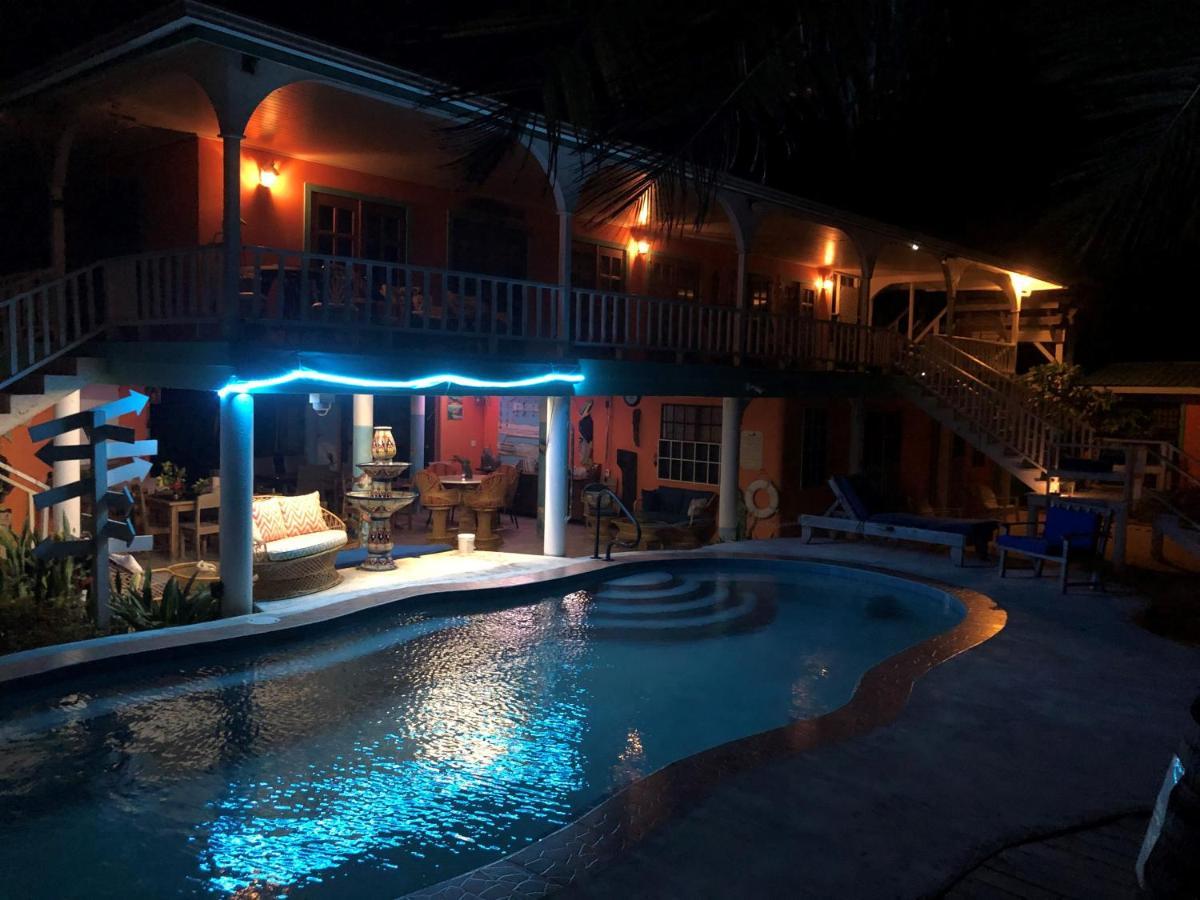 Coral Cove Inn Maya Beach エクステリア 写真