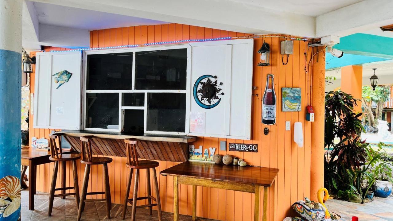 Coral Cove Inn Maya Beach エクステリア 写真