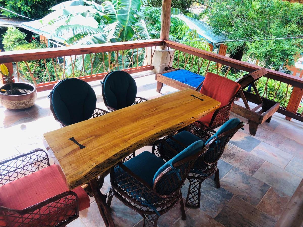 Coral Cove Inn Maya Beach エクステリア 写真
