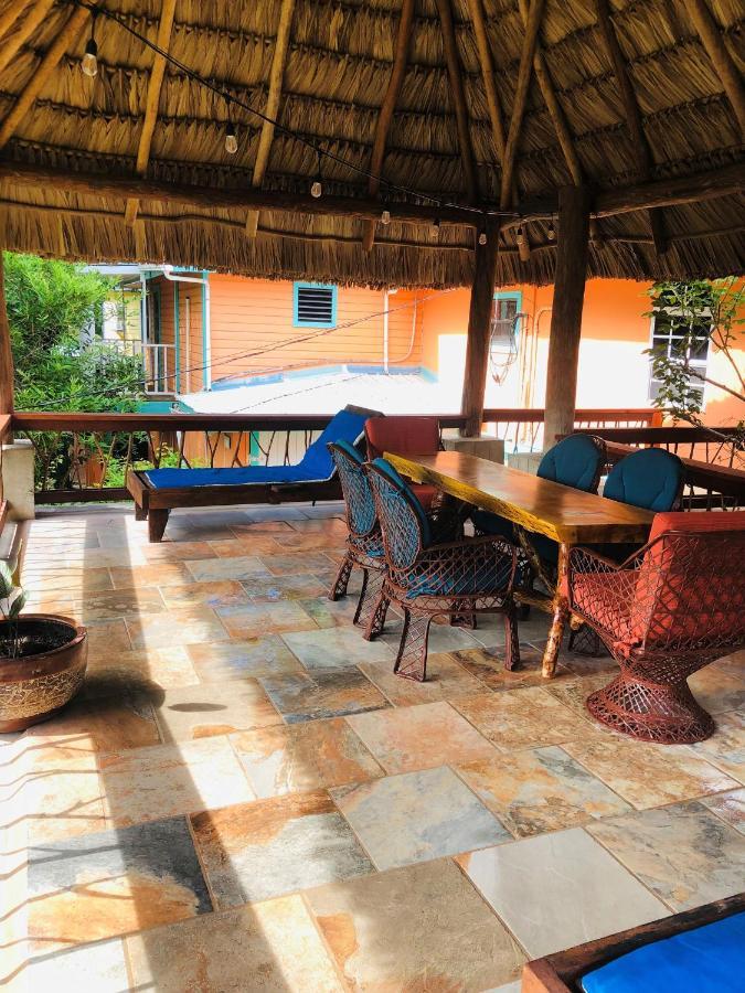 Coral Cove Inn Maya Beach エクステリア 写真