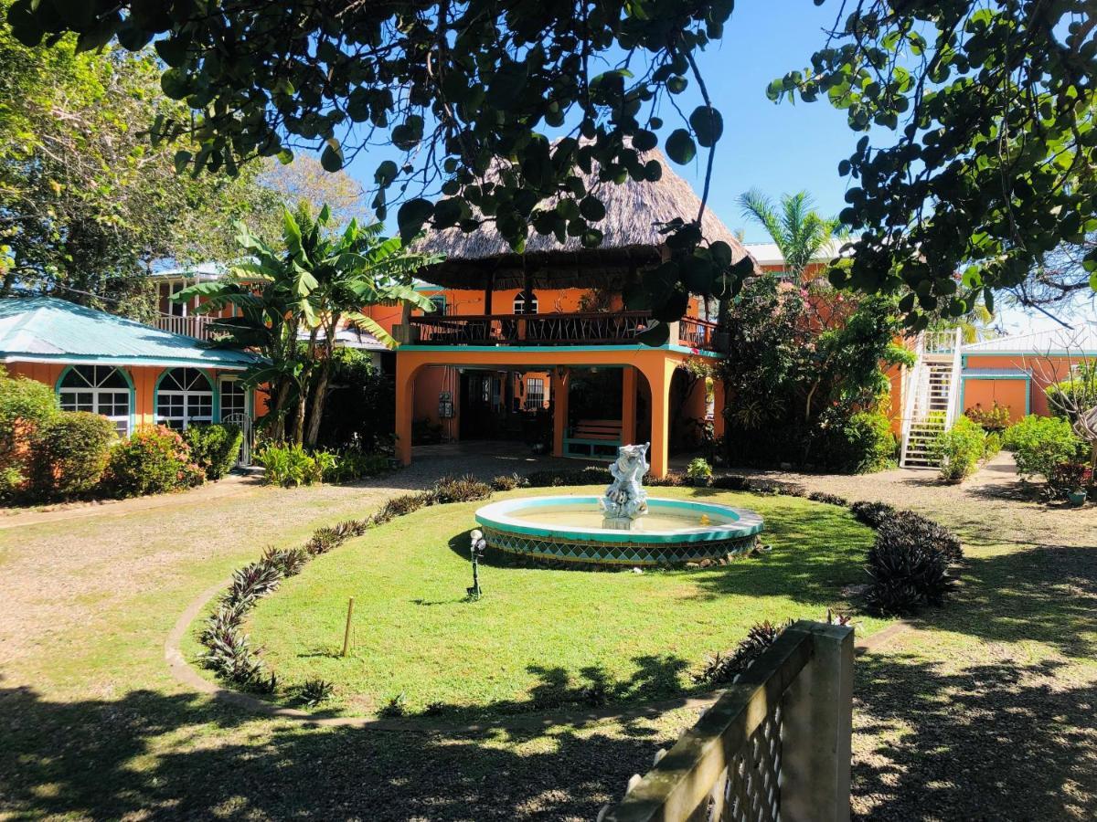 Coral Cove Inn Maya Beach エクステリア 写真