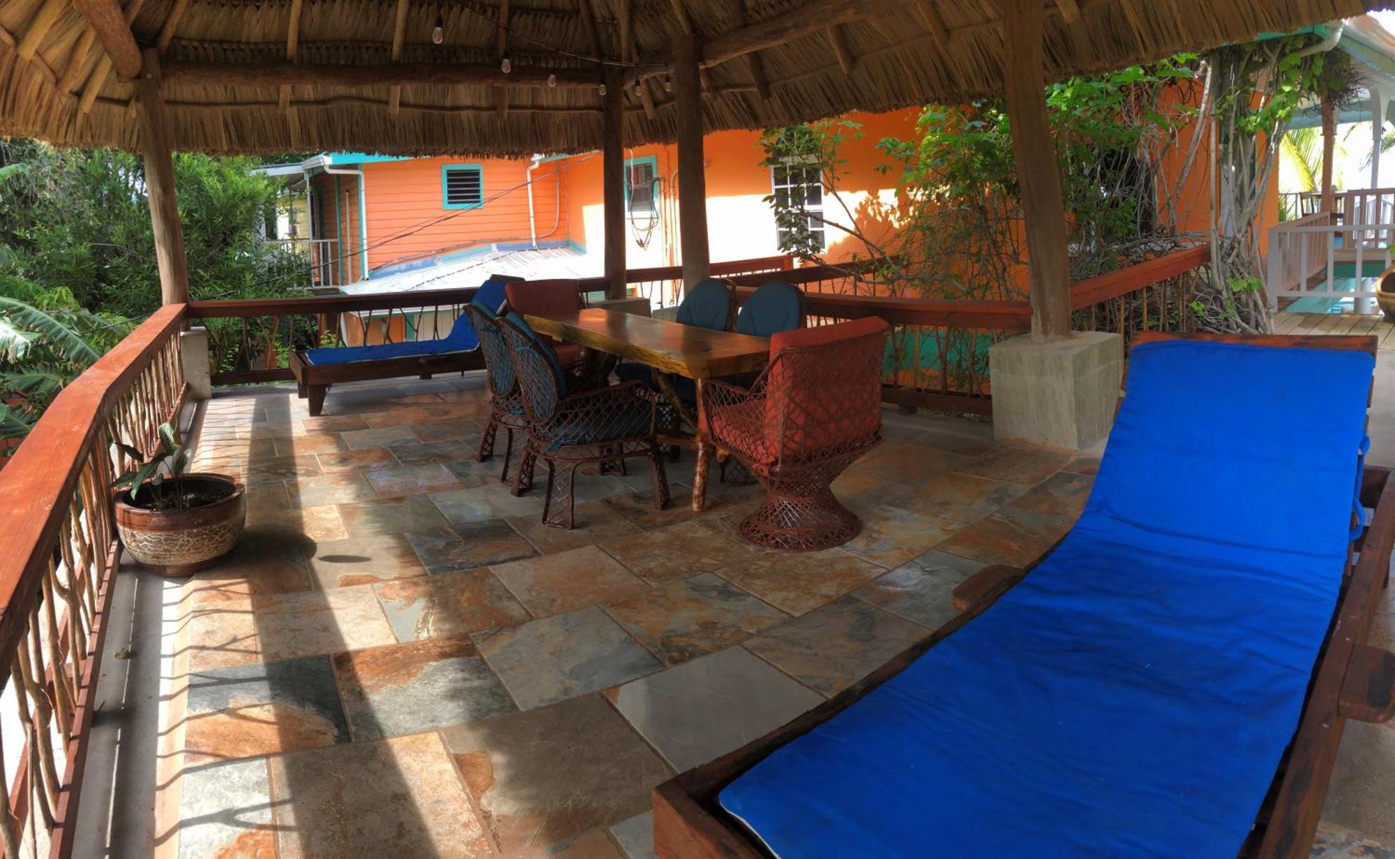 Coral Cove Inn Maya Beach エクステリア 写真
